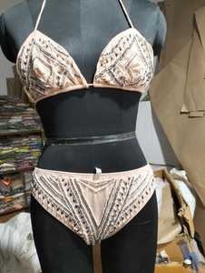 Nuevo diseño personalizado Sexy ropa de playa de una pieza audaz conjunto de bikini con cuentas para salidas a la playa listo para usar - Product Image 2