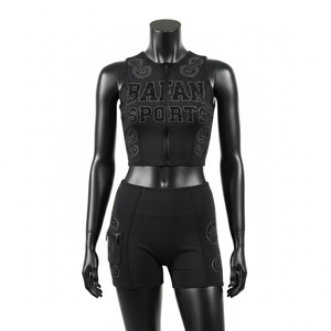 Traje de baño de dos piezas para mujer, de nailon y spandex, negro, con paneles curvos, pedrería termoadhesiva y logotipo personalizado. - Product Image 6