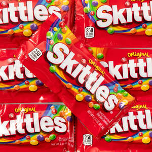 Caramelos Masticables de Frutas Skittles Surtidos de Primera Calidad, Paquete a Granel, Dulces Coloridos para Fiestas, Refrigerios, Niños y Adultos - Product Image 1