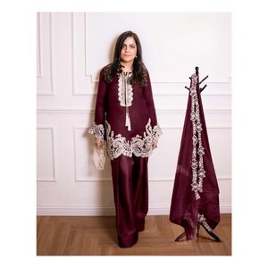 Costume pakistanais de créateur avec tunique élégante brodée Kurti associée à des manches brodées lourdes Farsi Salwar Organza Dupatta - Product Image 1