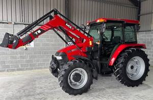 Tracteur agricole utilitaire de haute puissance CASE JXU 105 avec chargeur frontal MX, moteur FPT 110 CV, pompe, pour travaux de terrain intensifs - Product Image 2