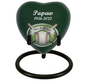 Corazón de béisbol para siempre en nuestro soporte de urna de recuerdo Opción Urna de corazón de metal Grabado personalizado Soporte opcional - Product Image 4