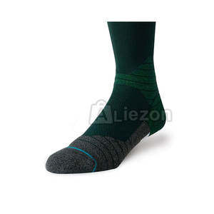 Chaussettes décontractées personnalisables pour hommes avec logo de haute qualité, couleur personnalisée, conception à coupe régulière à vendre - Product Image 4