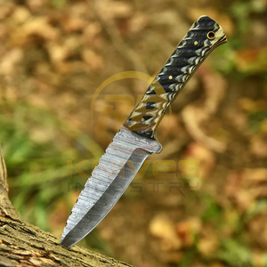 Couteau de chasse tactique en acier Damas fait main, OEM, avec manche en bois et étui en cuir pour le camping en plein air - Product Image 2