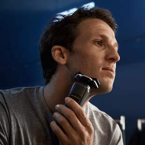 Afeitadora Eléctrica Húmeda/Seca para Hombre con Triple Cuchilla, Recortadora Desplegable, Base de Carga, Estuche de Viaje, Cepillo de Limpieza - Impermeable IPX7, Inalámbrica - Product Image 5