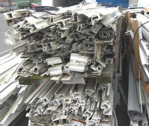 Déchets de profilés PVC blancs propres pour fenêtres/portes, destinés à l'exportation. À vendre - Product Image 4