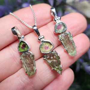 Colgante y collar de moldavita auténtico con turmalina de sandía, joyería única para el crecimiento espiritual - Product Image 4