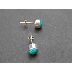 Boucles d'oreilles minimalistes turquoise avec petits bijoux en zircon - Product Image 4