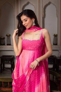 Traje Angrakha Kurti/Salwar con Estampado Bandhni de Estilo Cultural Rajasthani para Mujer, Color Brillante, Uso Diario, Comodidad, Elegancia, Fiesta - Product Image 4