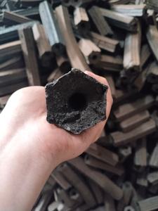 Charbon de bois durable fabriqué à partir de sciure de bois à 100% pour une chaleur constante et une cuisson propre - Product Image 6