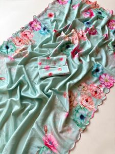 Nuevo lanzamiento: Saree Bareli Premium de Chinon Suave con Elegante Estampado Floral y Borde de Diseño con Corte Arco en Contraste, Incluye Blusa - Product Image 3