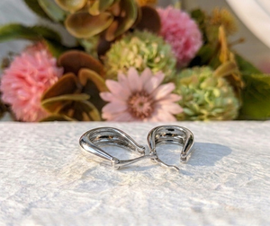 Pendientes de Aro en Forma de Lágrima de Oro Blanco Sólido de 14K al por Mayor para Mujer, Acabado Pulido, Tipo Huggie, para Compromiso y Boda, Proveedor de Joyería Fina OEM ODM - Product Image 4