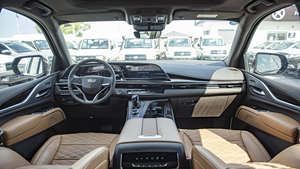 Escalade Sport 2023-2024 Usado, Cuero, 8 Cilindros, SUV Automático, Volante a la Derecha/Izquierda, con Techo Solar, en Venta - Product Image 2