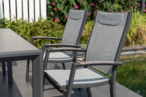 ชุดโต๊ะรับประทานอาหาร 6 ที่นั่ง Lifestyle Garden Urbanite สีเทาเมทัลลิก รุ่น Panama ผลิตจากโครงสร้างเหล็กเพื่อความทนทานสำหรับเฟอร์นิเจอร์กลางแจ้ง - Product Image 2