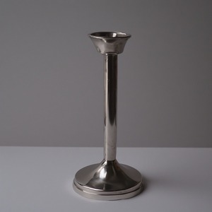 Portavelas de Navidad de hierro rústico hecho con artesanía antigua Ideal para decoración navideña tradicional y de temporada - Product Image 1