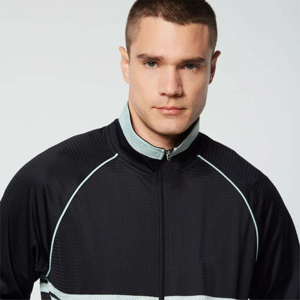 Veste coupe-vent imperméable à capuche pour homme de haute qualité, personnalisée, respirante, pour la randonnée en plein air, saison hivernale, vente en gros OEM, devant - Product Image 3