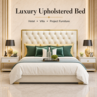 Lit en cuir capitonné pleine grandeur au design français de luxe, avec fonctions de canapé-lit inclinable, tête de lit ondulée et éclairage intégré pour