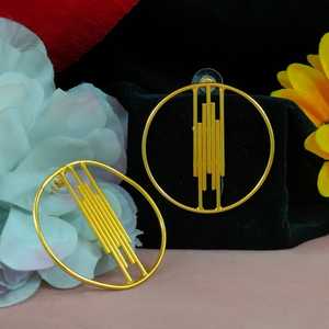 Pendientes contemporáneos de diseño moderno dorado mate, ligeros, versátiles, para uso diario, para fiestas, aros, Pendientes colgantes de moda, fusión - Product Image 1