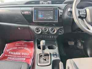 SUV Usado BARATO 2023-2025, Tracción en las Cuatro Ruedas, Asientos de Cuero, Volante a la Izquierda, Diésel 4.1-6L, Interior Oscuro, Techo Panorámico, Automático, Cámara Trasera 360° - Product Image 3