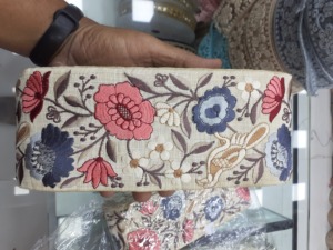 Lacets de travail en fil brodé sur mesure avec options multicolores en paillettes brodées de 1.5 pouces de largeur - Product Image 6