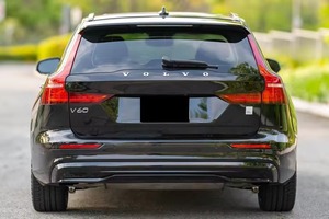 2023 para V60 Recharge AWD Wagonn Turbo Cuero R18 Coche de bajo kilometraje Transmisión automática Volante a la izquierda Gasolina/Combustible Estado - Product Image 2