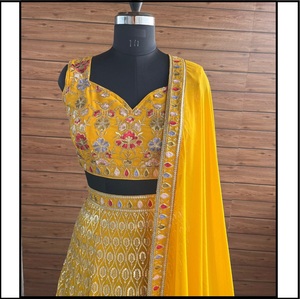 Hilo exquisito y trabajo de bordado Lehenga Choli con borde pesado Dupatta para ocasiones especiales disponibles para la venta - Product Image 1