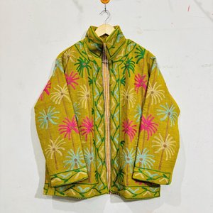 Abrigo largo bohemio Suzani de la mejor calidad para mujer, chaqueta bordada étnica de Asia Central hecha a mano para boutiques disponibles para la venta - Product Image 1
