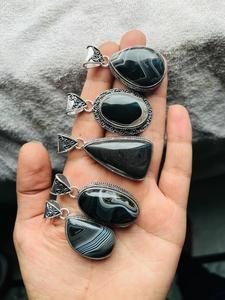 Colgante de cuarzo rosa con gema hecha a medida, en varios tamaños, adecuado para diseñadores de joyería y tiendas de accesorios de moda - Product Image 4