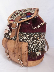Mochila de Viaje Hecha a Mano con Solapa de Cuero y Cierre de Cremallera, Estilo Clásico Unisex, Material Jacquard, con Ruedas Giratorias - Product Image 4