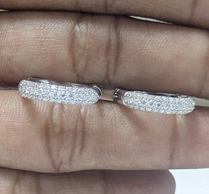 Boucles d'oreilles en or blanc massif 14 carats avec grappe de moissanite ronde de 1 carat pour femme, boucles d'oreilles de luxe pour tous les jours, bijoux en or blanc massif 14 carats - Product Image 4