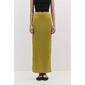 Jupe en satin décontractée avec coton texturé, élasthanne et dentelle, taille empire, longueur genou, imprimé logo, idéale pour les fêtes estivales - Product Image 4