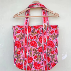 Sac fourre-tout en coton matelassé bohème à fleurs rouges avec fermeture à glissière sac cadeau de voyage d'été pour femmes grande taille - Product Image 4