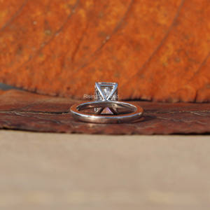 Anillo de compromiso de media eternidad de diamante cultivado en laboratorio de corte radiante de 2,8 quilates en oro blanco, regalo de aniversario para su anillo de diamantes CVD - Product Image 4