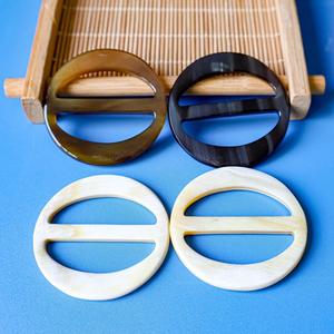 Anillo para Bufanda de Cuerno de Búfalo con Pulido Suave que Agrega Elegancia Suave y Sujeción Segura a Cualquier Bufanda de Alta Calidad - Product Image 3