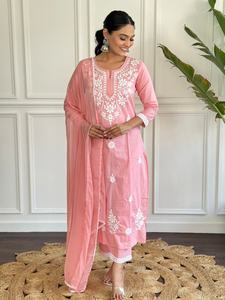 Conjunto elegante de algodón y traje de mujer Nazmin de excelente calidad Festival y uso diario disponible para precio de exportación desde la India - Product Image 2