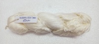 Fil de soie de mûrier naturel sur mesure au nombre de 8/2 NM adapté à la teinture et idéal pour les magasins de fils et de fibres