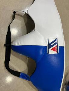 Ensemble de boxe et de sparring professionnel personnalisé en cuir véritable, fabriqué en usine, tendance, pour l'entraînement universel aux arts martiaux - Product Image 3