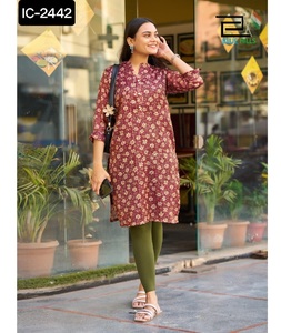 Hermosa ropa de fiesta Rosa recta Kurta Sharara y Dupatta Set Ropa étnica india Listo para usar Seda a fuego lento Kurtis largos simples - Product Image 1