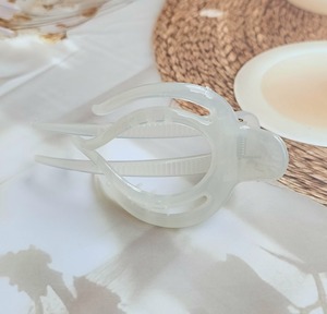 Elegant Large <b>Hair</b> <b>Claw</b> Clip for Women Strong Hold Non Slip <b>Hair</b> Accessories for Thick and Long <b>Hair</b> Available at Best Prices - Product Image 2