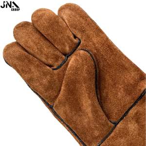 Guantes de soldadura de cuero de vaca Premium de alto rendimiento Grado AB Estándar CE Venta caliente Equipo de protección para manos y brazos - Product Image 6