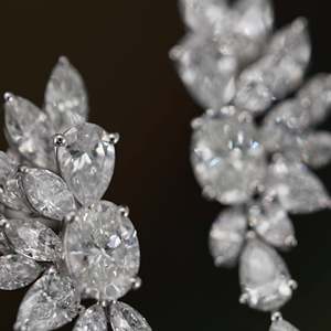 Pendientes colgantes de diseño de flores de moda con diamantes de laboratorio de oro blanco puro de 18 quilates, alta joyería, accesorios para las orejas para mujer - Product Image 3