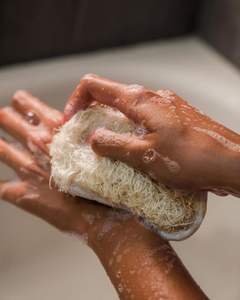 Brosse de bain luffa naturelle pour un nettoyage en profondeur et un rajeunissement de la peau - Product Image 3