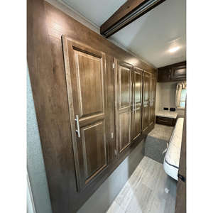 Caravana de Lujo Forest River Flagstaff 29RSWS 2019, Remolque de Viaje 4x4 para 4 Personas, Suspensión de Muelles de Lámina Gris Aluminio - Product Image 4