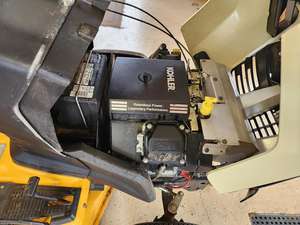 Cortadora de Césped Cub Cadet GT2000 2012 con Sistema de Sonido Premium y Entrega Rápida y Satisfacción Garantizada - Product Image 2