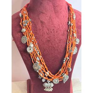 Collier superposé en argent Anokhi Fashion avec breloques en corail et en argent - Product Image 6