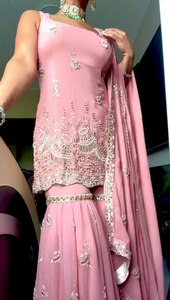 Femmes Fête Mode Faux Georgette Avec Broderie Séquence Travail & Rivet Moti Travail Top Avec Palazzo Et Coupe Travail Dupatta - Product Image 2