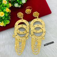 Aretes de latón chapados en oro con diseño de flor para mujer, joyería de moda en línea en India a los mejores precios