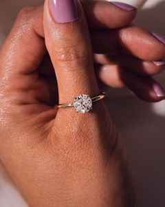 Anillo de compromiso solitario clásico corte redondo diamante cultivado en laboratorio anillo de moissanita chapado en oro de 18K joyería fina al por mayor personalizada - Product Image 3