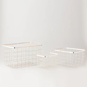 Vaisselle et ustensiles de cuisine en métal nickelé forme carrée avec emboîtement en fil métallique paniers de rangement polyvalents de haute qualité avec lot de 3 - Product Image 1