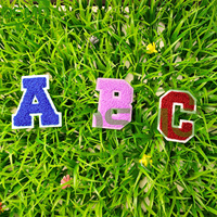 Personnalisé 3D Coudre-Sur Logo Applique Brodé Feutre Chenille Patches Alphabet Lettres Fleur DIY PVC Tissu Décorations pour Chapeaux